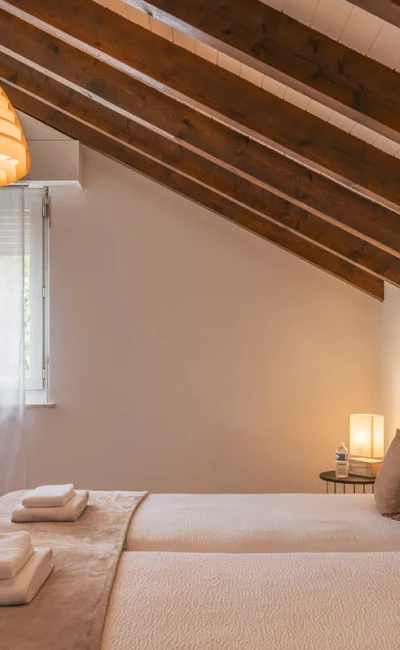 Schönes und gemütliches Ambiente in Doppelzimmer in Amanthos Living Nyon